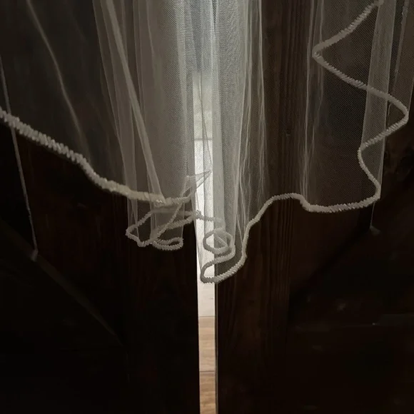 Wedding veil. Finger tip
Length. Sequin edging - Picture 5 of 11